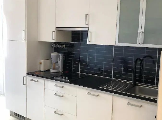 Les Pins アパート *