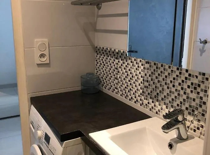 Les Pins アパート