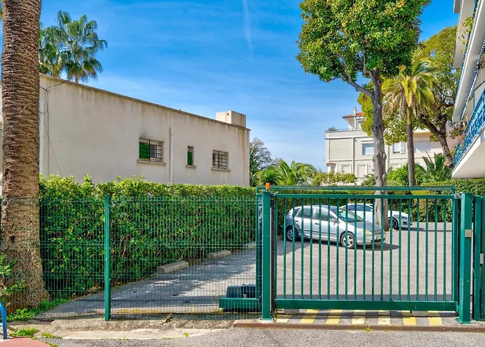 Les Pins * カンヌ